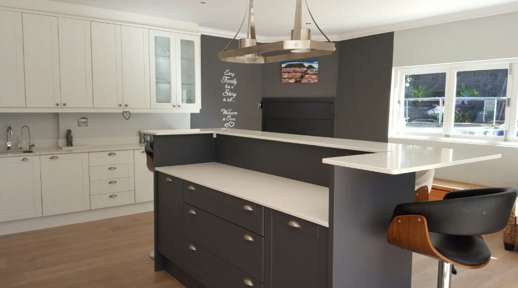 Charcoal-Island-With-White-Engineered-Stone-1