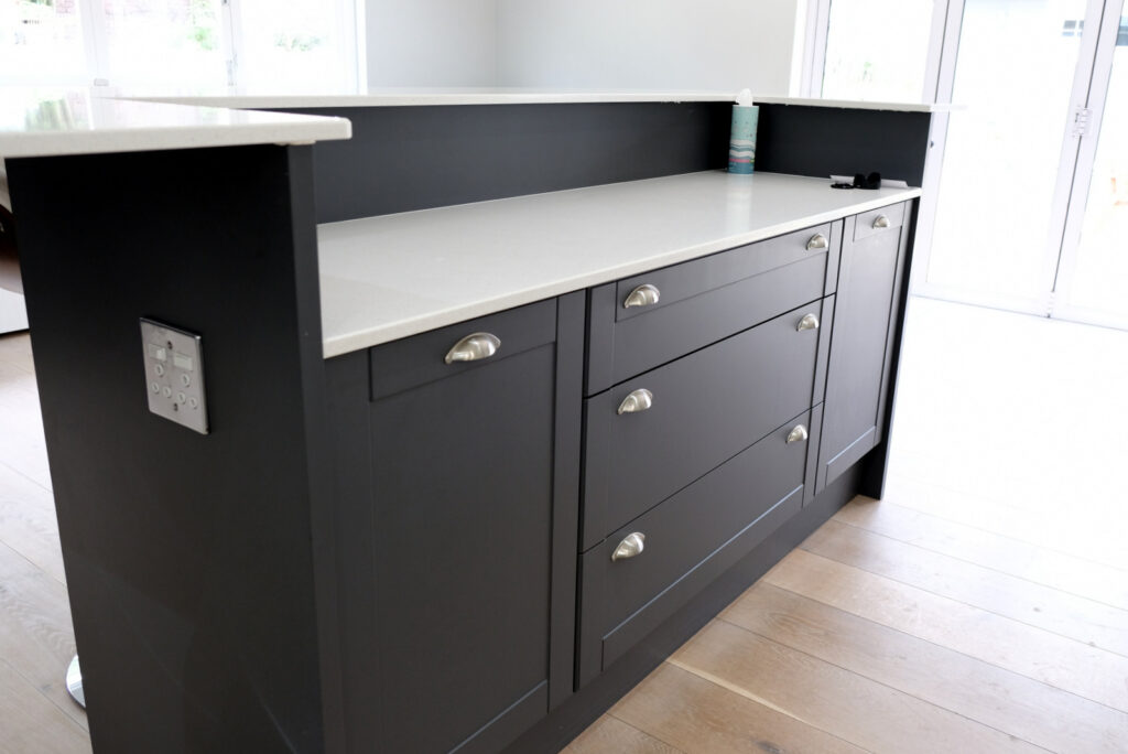 Charcoal-With-White-Engineered-Stone