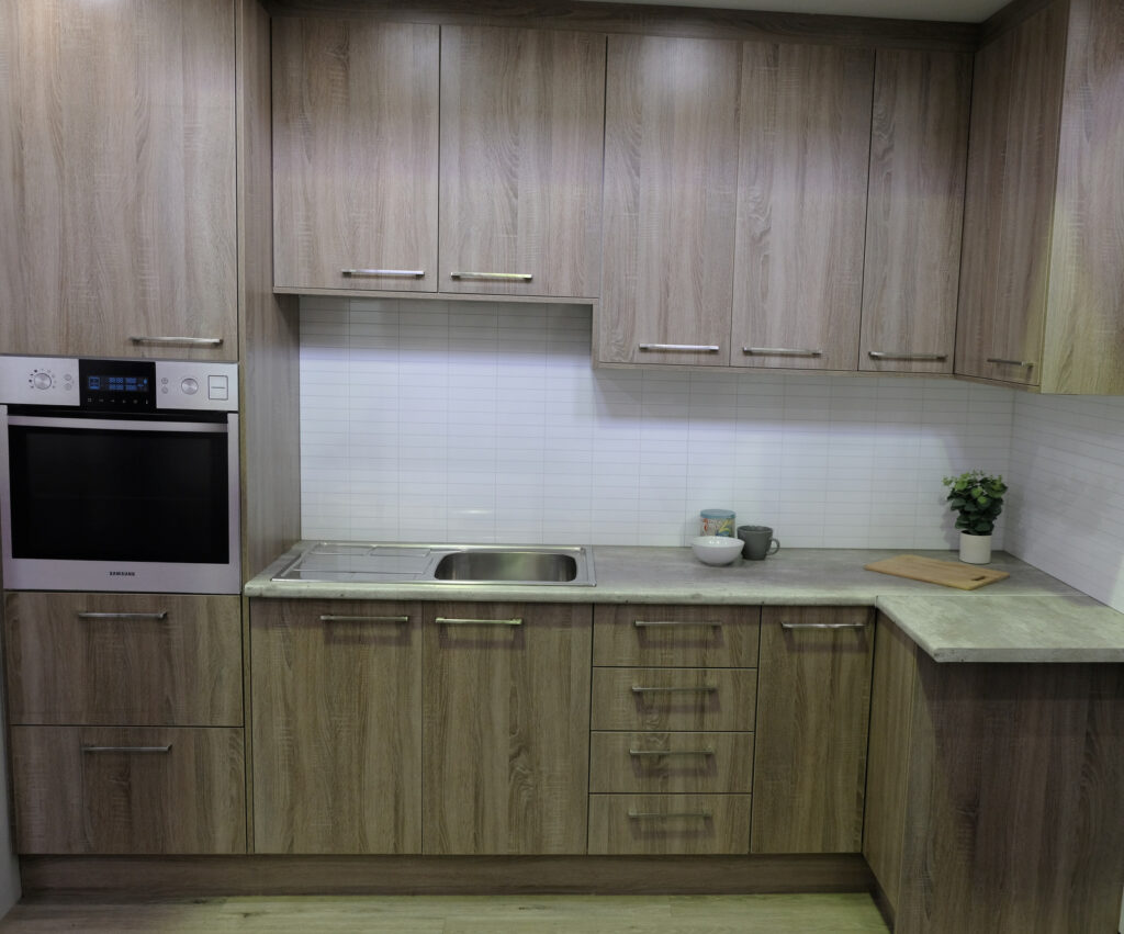 Classic-Kitchen-with-eye-level-oven-and-sink