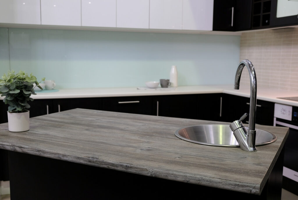 Classic-kitchen-with-center-island