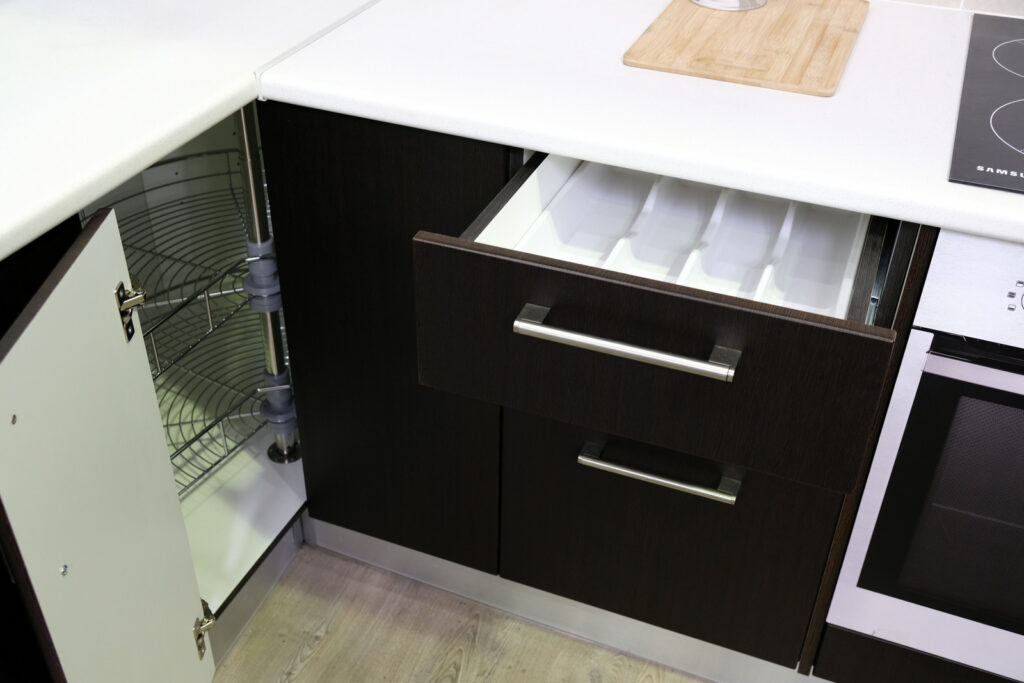 Classic-kitchen-with-corner-unit