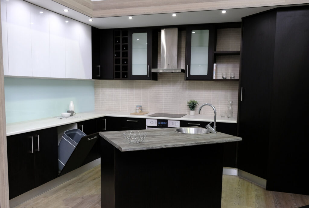 Classic-kitchen-with-island-and-walk-in-pantry