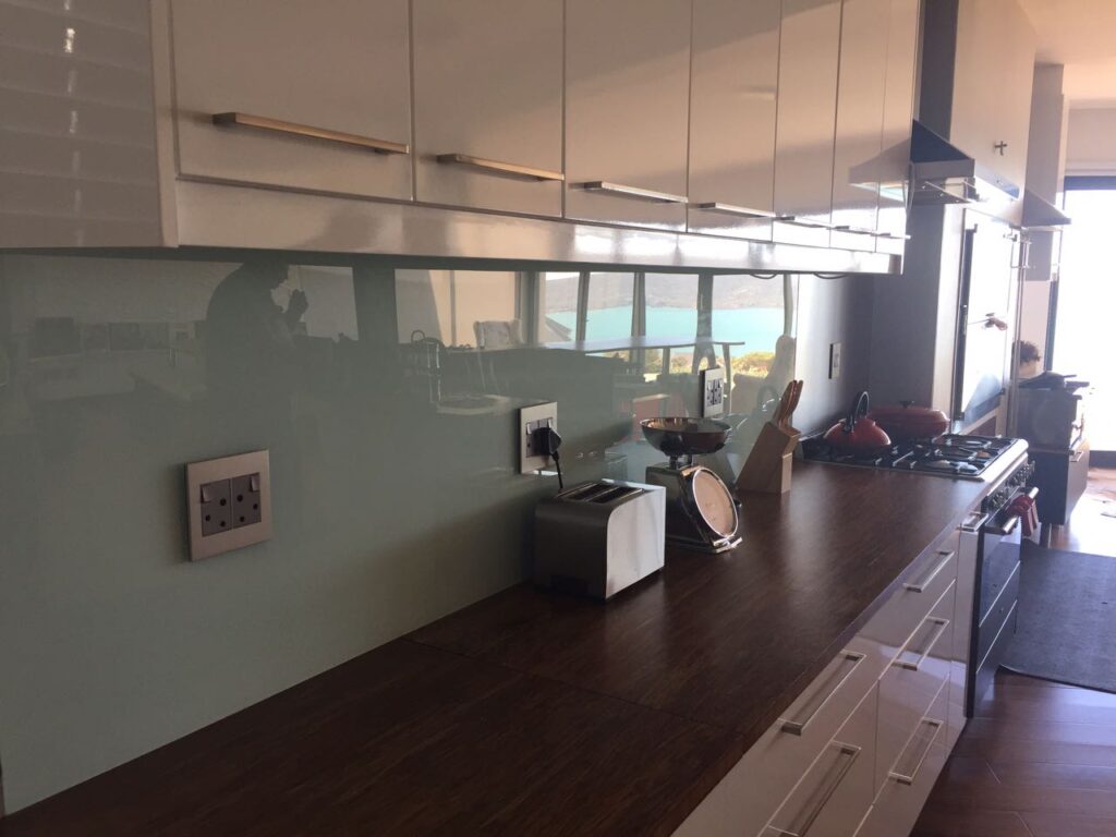 Cooking-area-with-Lustrolite-backsplashes