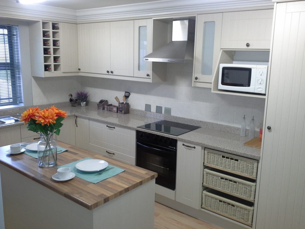Farmstyle-cooking-area-with-wicker-baskets-1024x768