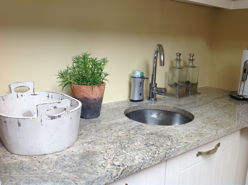 Farmstyle-prep-area-with-granite-top
