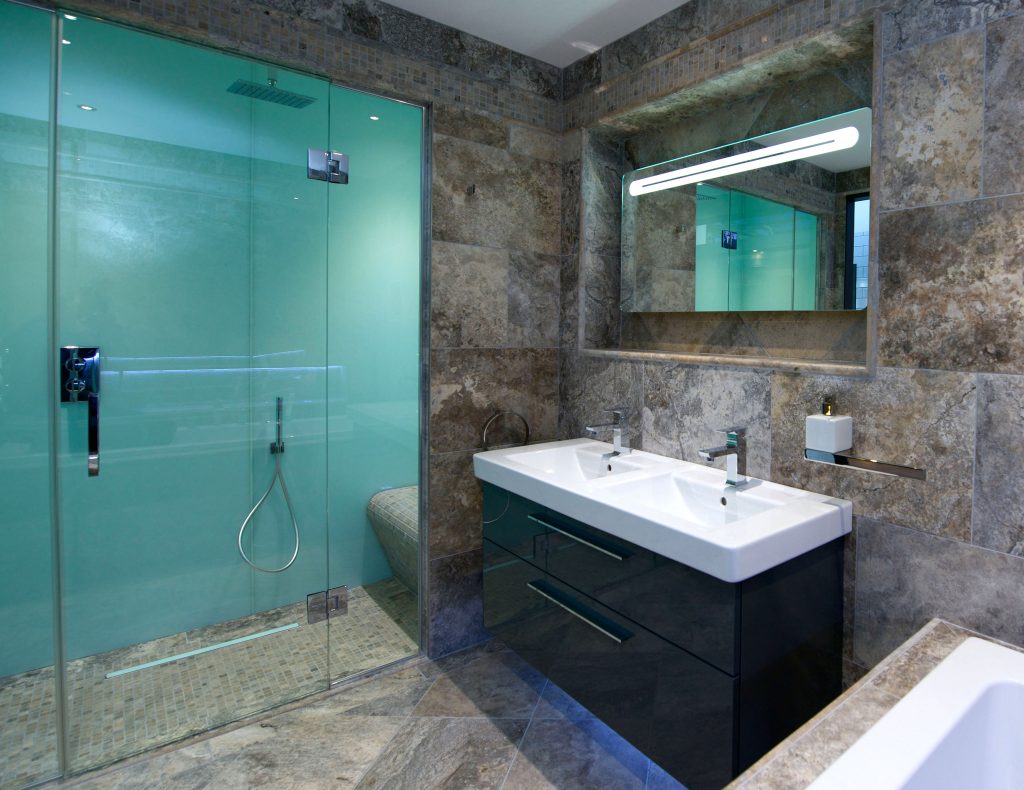 Lustrolite-Glacier-Shower-1024x790
