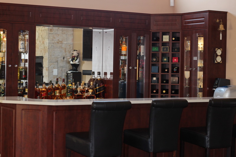 Royal-Mahogany-bar